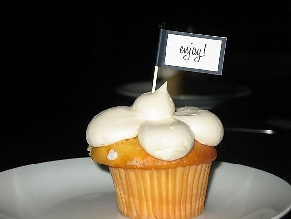 cupcake flag for guests