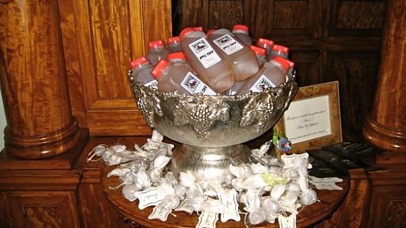Cider & sachets of mulling spices