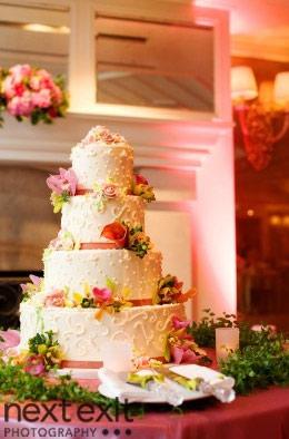 Weddingbee Gallery: Wedding Cakes! :  wedding features 575.lizzie5.jpg Lizzie and Howard’s cake 