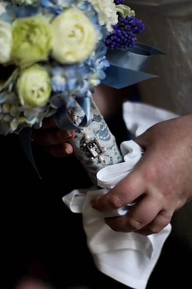 Bouquet with grandmas wedding photo
