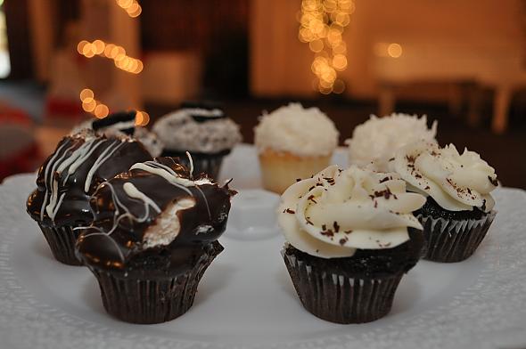 Gallery of the Day :  wedding features 8533.cake Joifulmemories Cupcakes DSC 0561..jpg Cupcakes from MI 