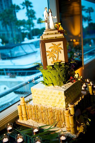 Tropical wedding cake Les